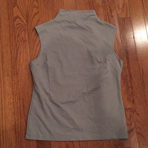 Gap gray sleeveless top